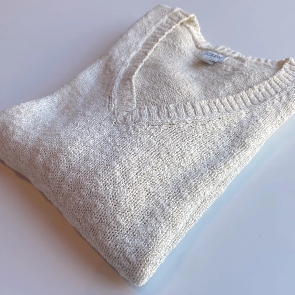 JCrew v neck sweater in light 🐪 color